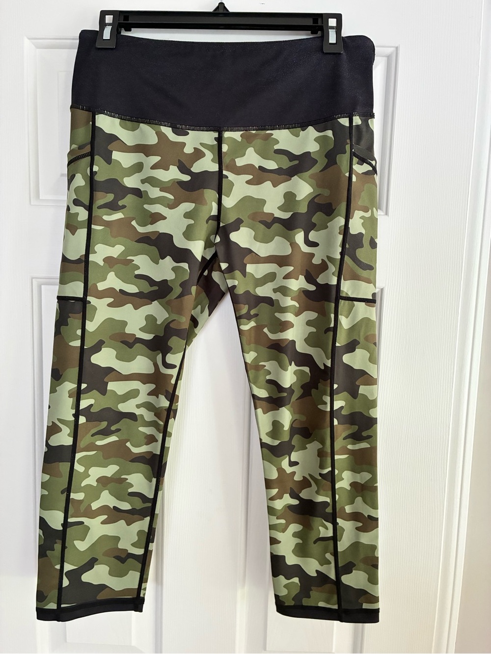 CVG Camo Active Reversible Capri Leggings - Olive Green and Black & White Large
